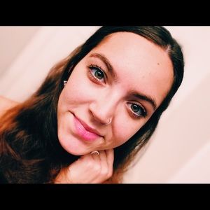 Meet your Posher, Alexis